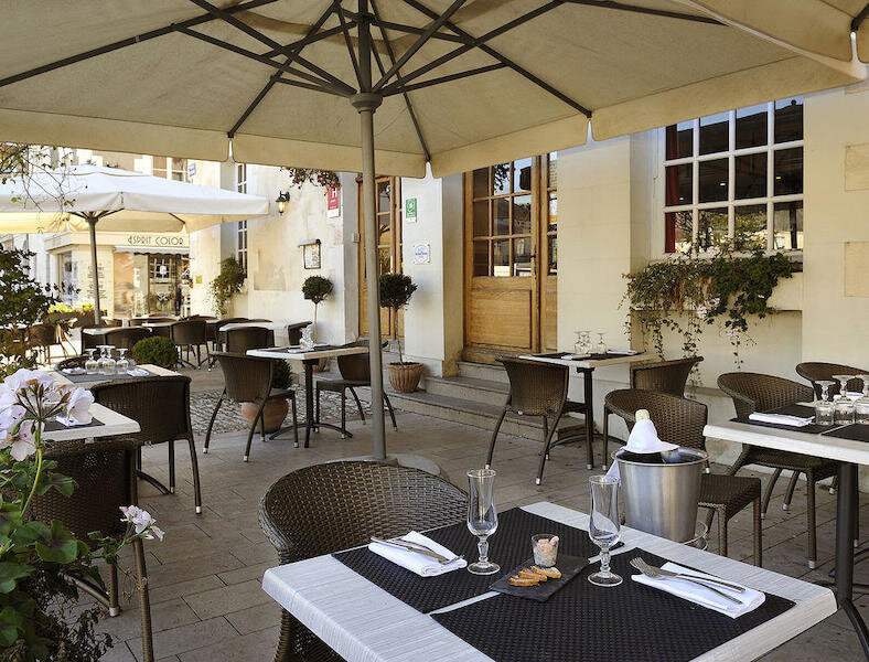 Logis Hôtel Le Puits Doré 4