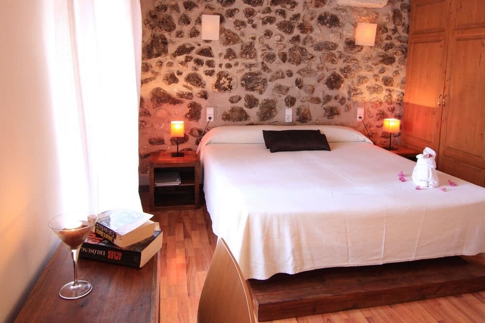 Petit Hotel Sant Salvador Hostatgeria 2