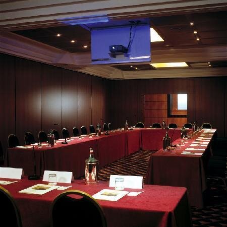 Ramada Naples 4