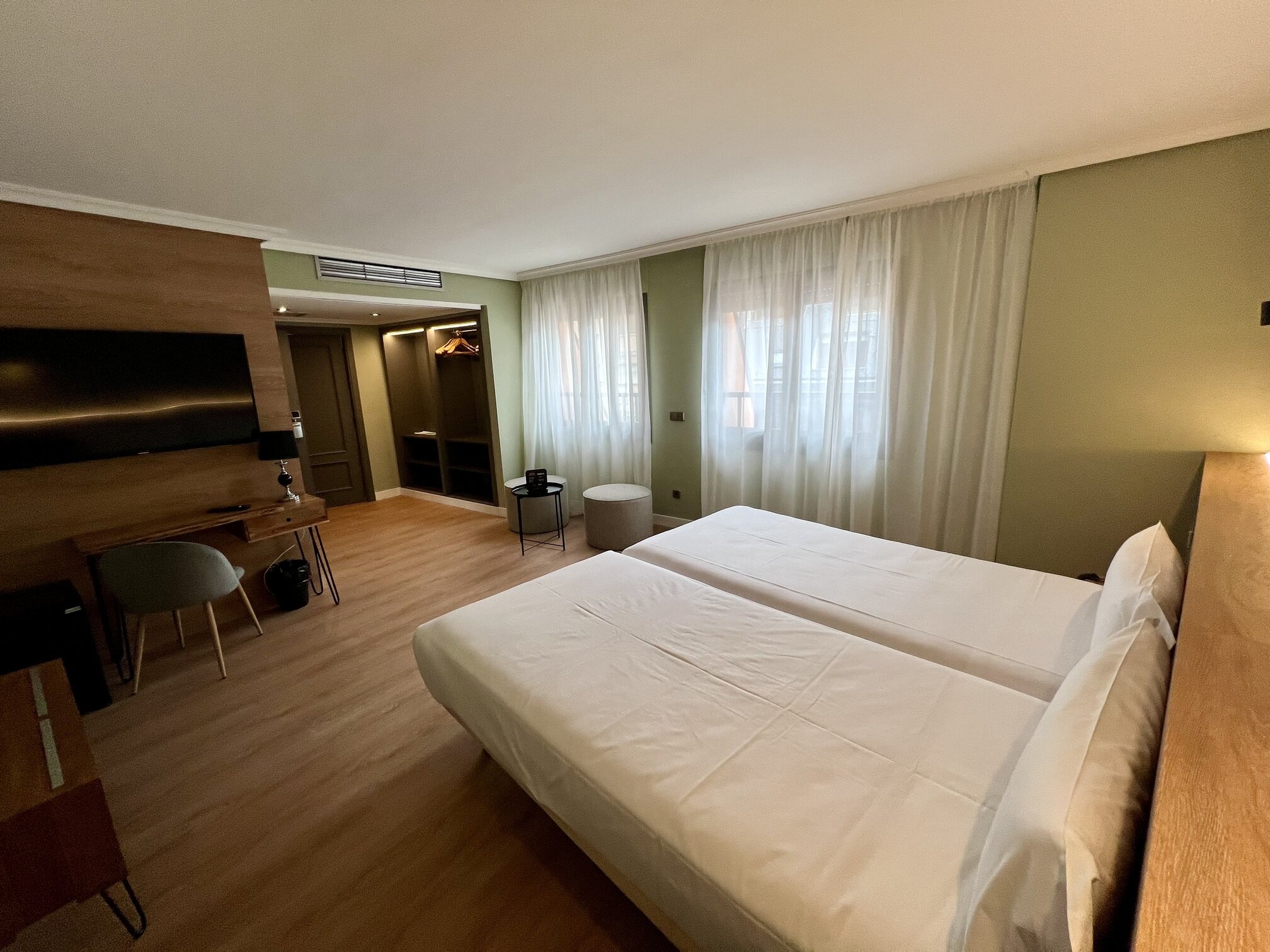 Yomo Imperial Hotel