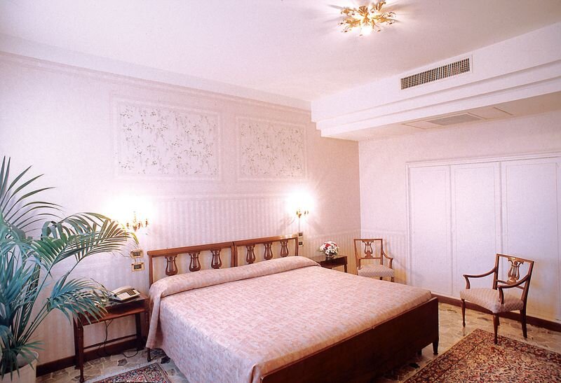 Astra Hotel 2