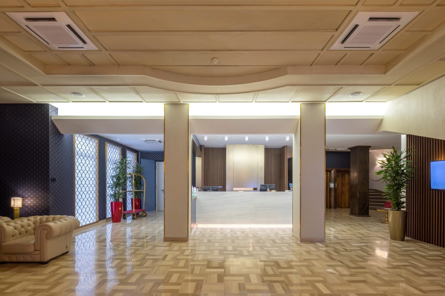 Astra Hotel 4