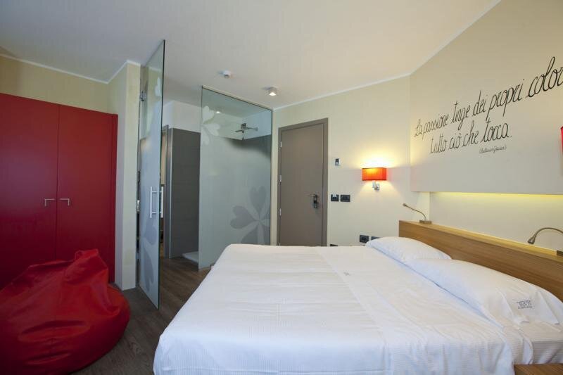 Harmony Suite Hotel 4