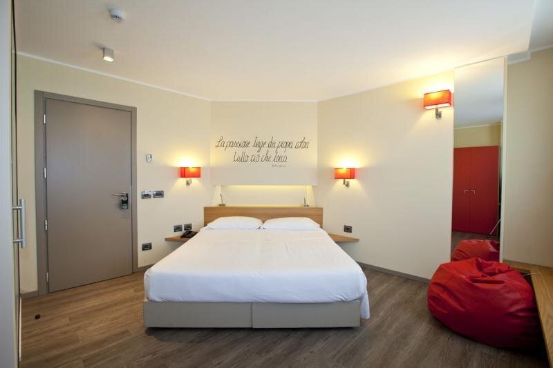 Harmony Suite Hotel 3