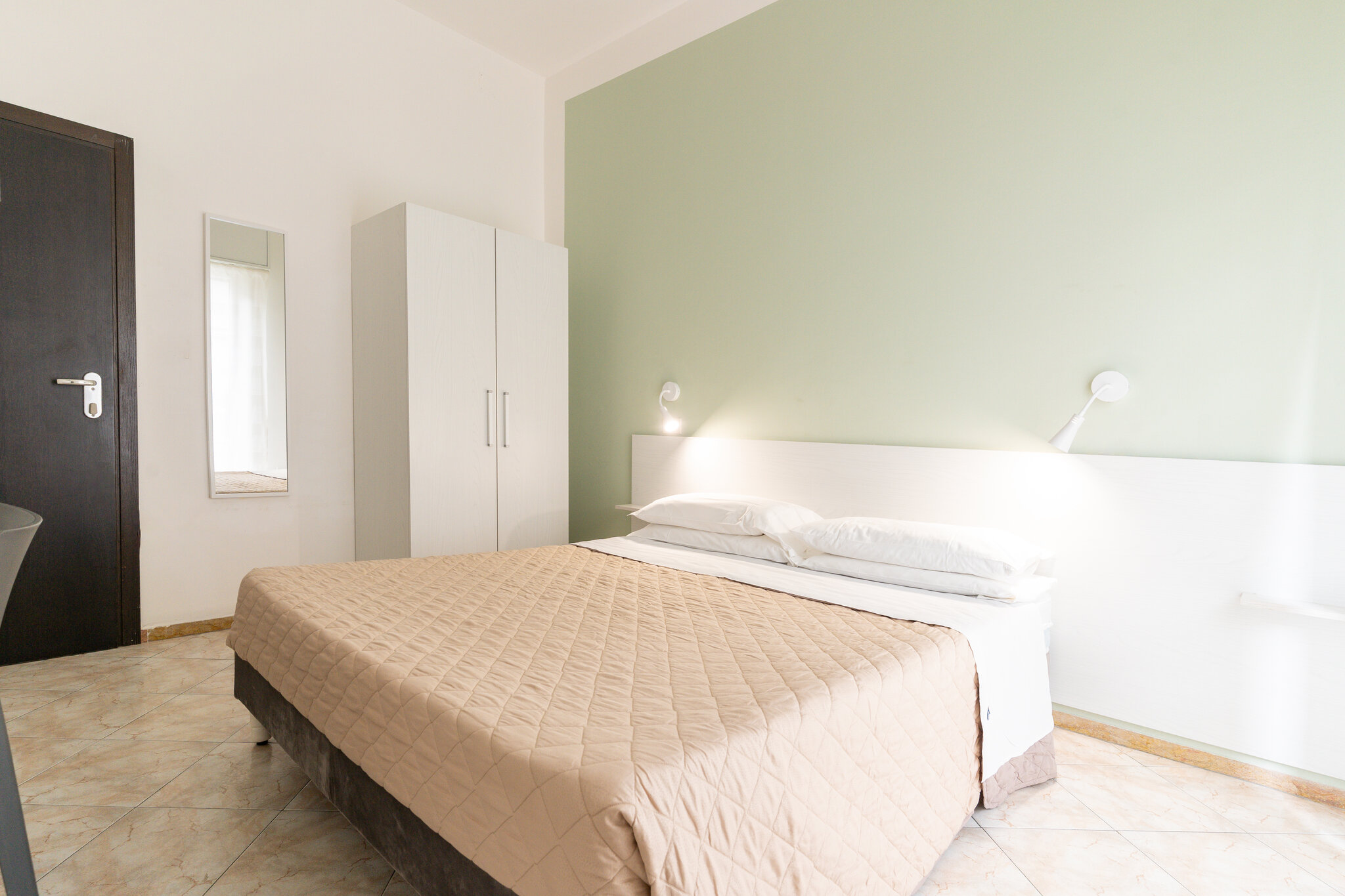 Hotel The Sea B&B 3