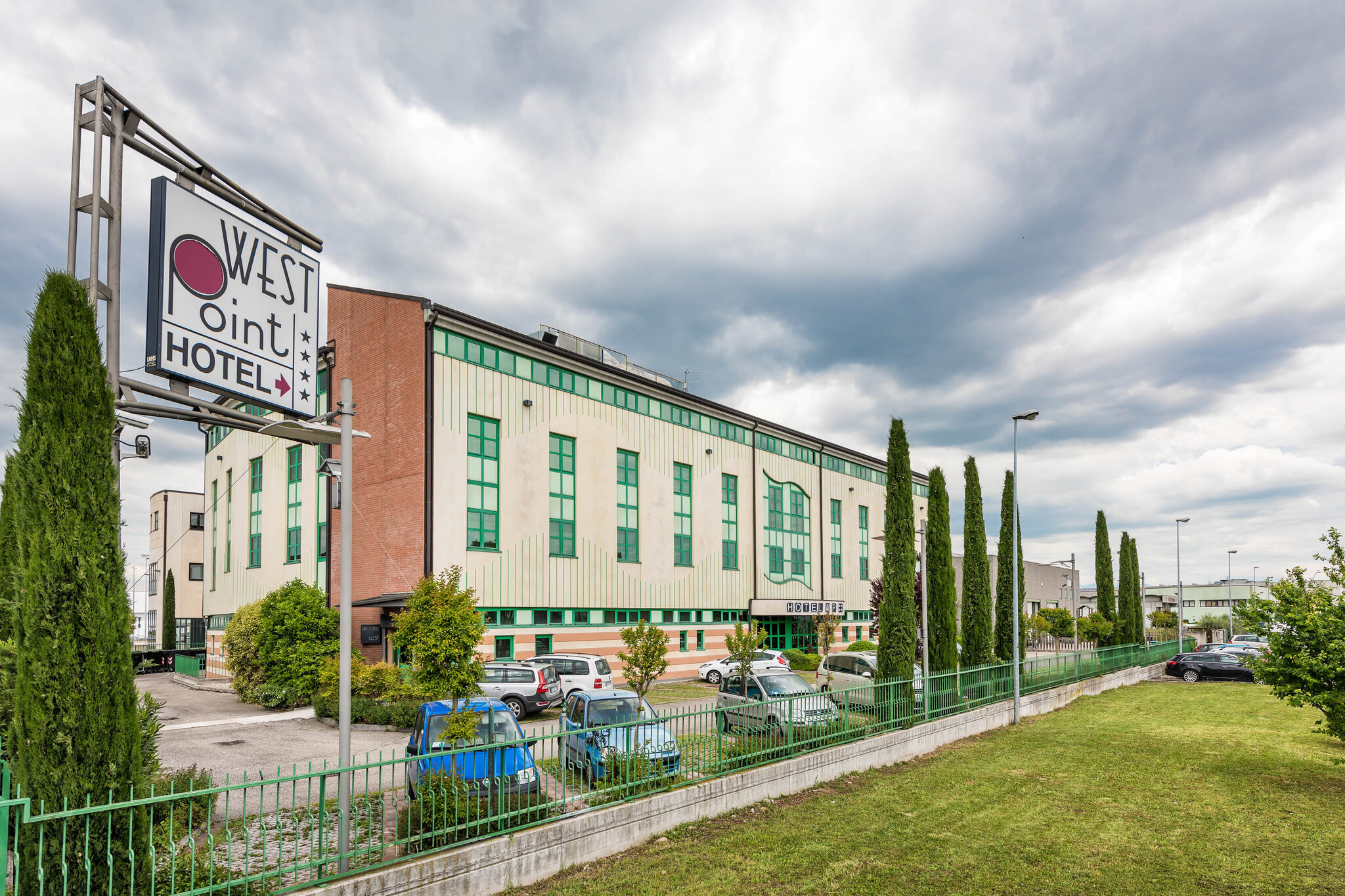 West Point Airport Hotel 2