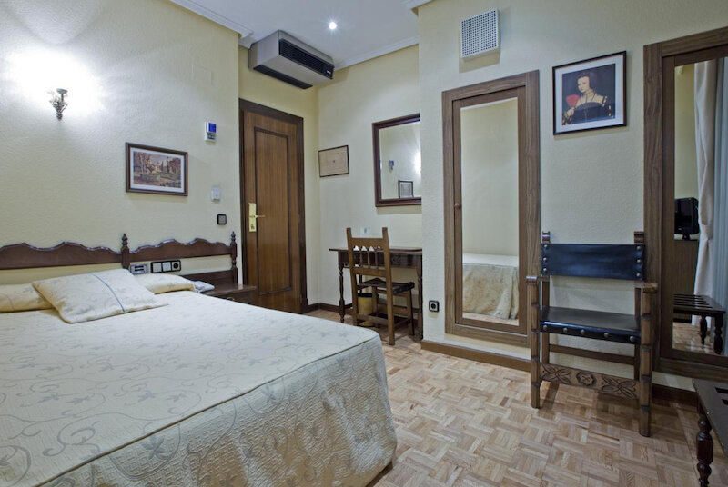 Hotel Castellano I 2
