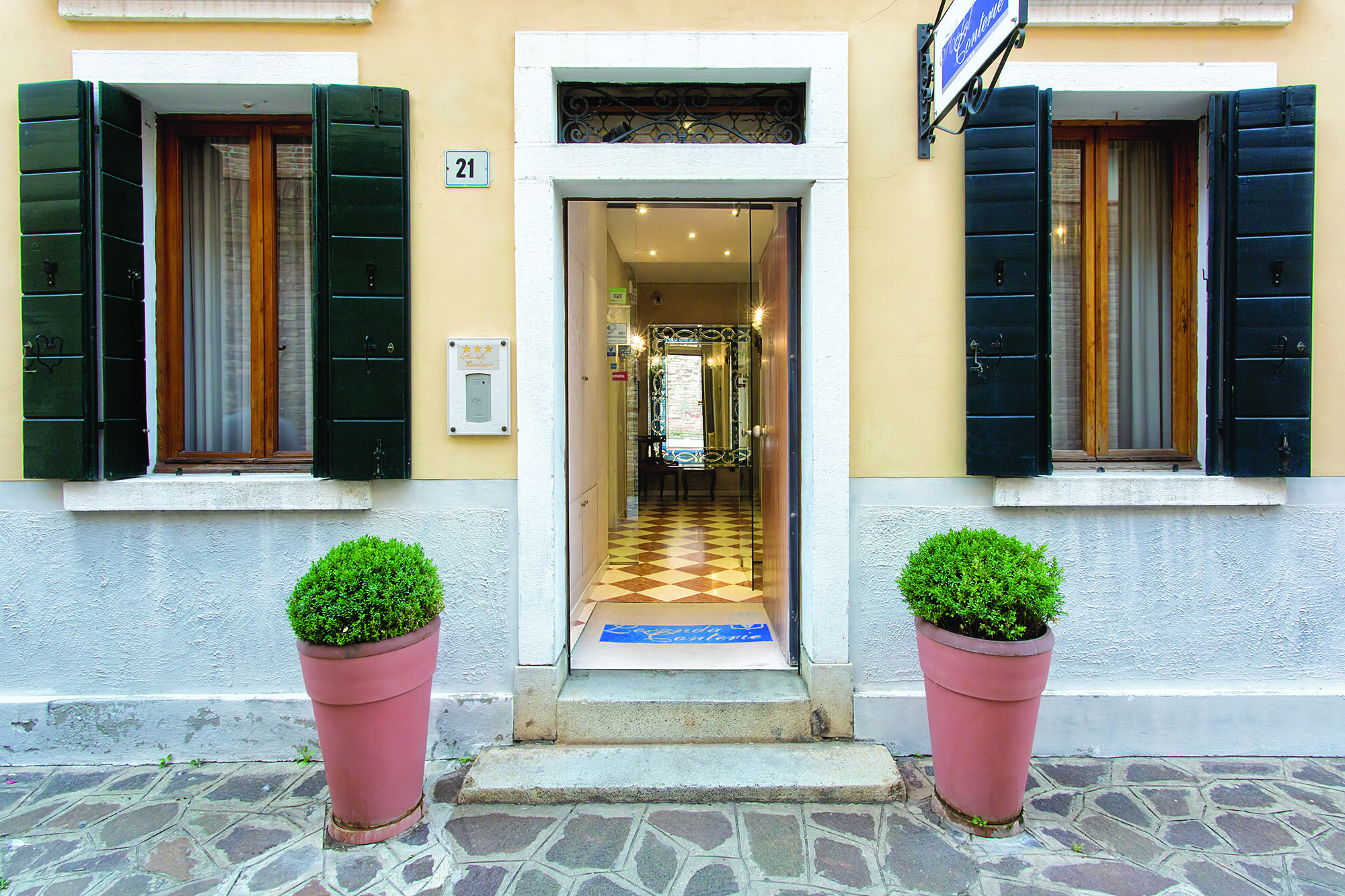 Hotel Conterie 2