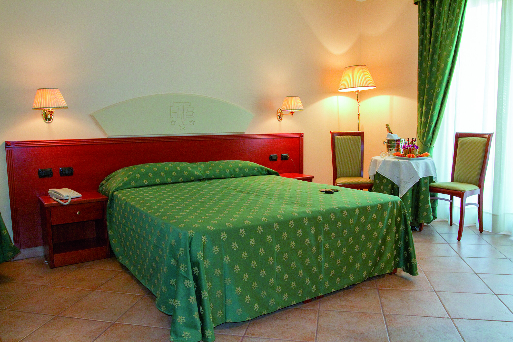 Hotel Tito Serranò 2
