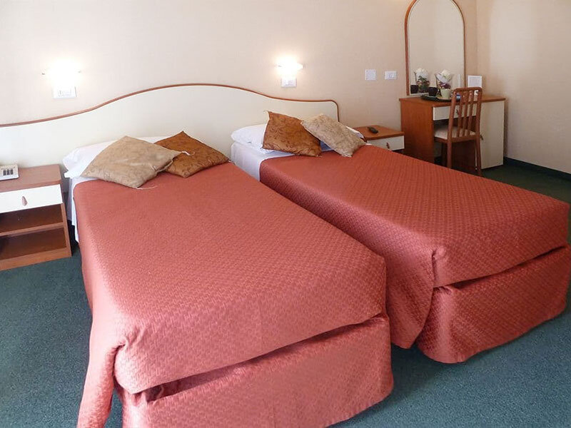 Hotel Crosal 2