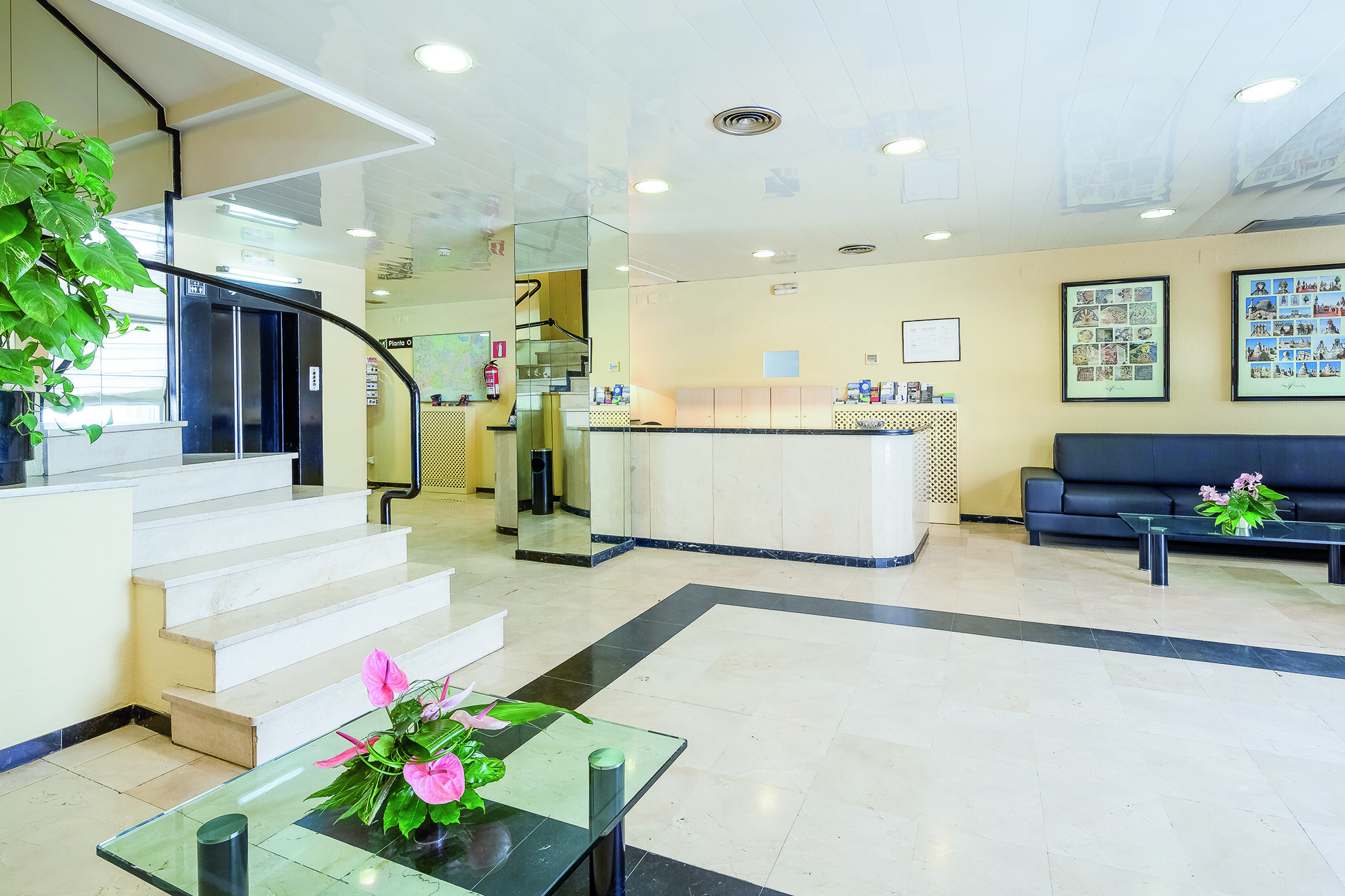 Aparthotels Bertran 2
