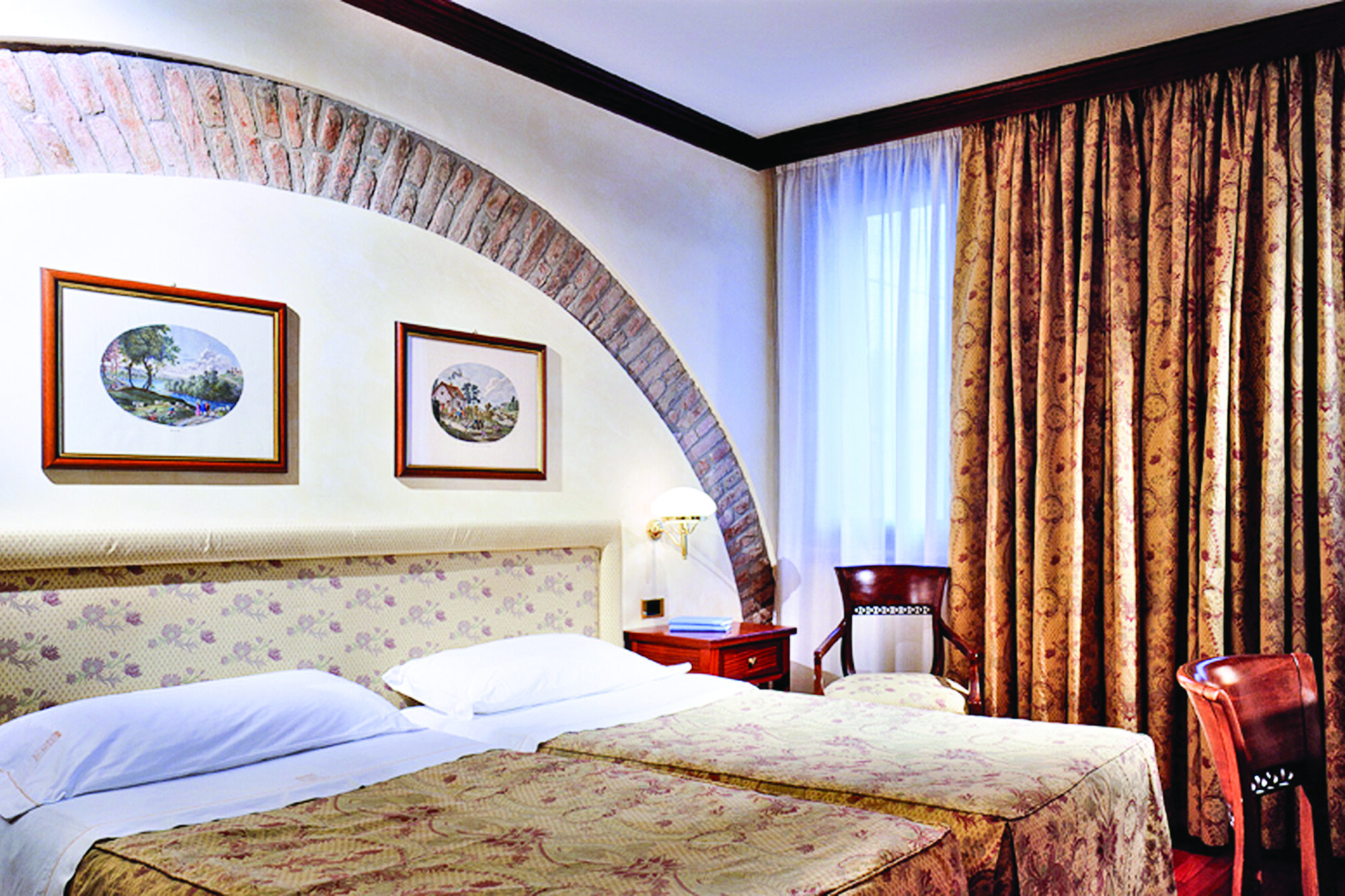 Phi Hotel dei Medaglioni 3