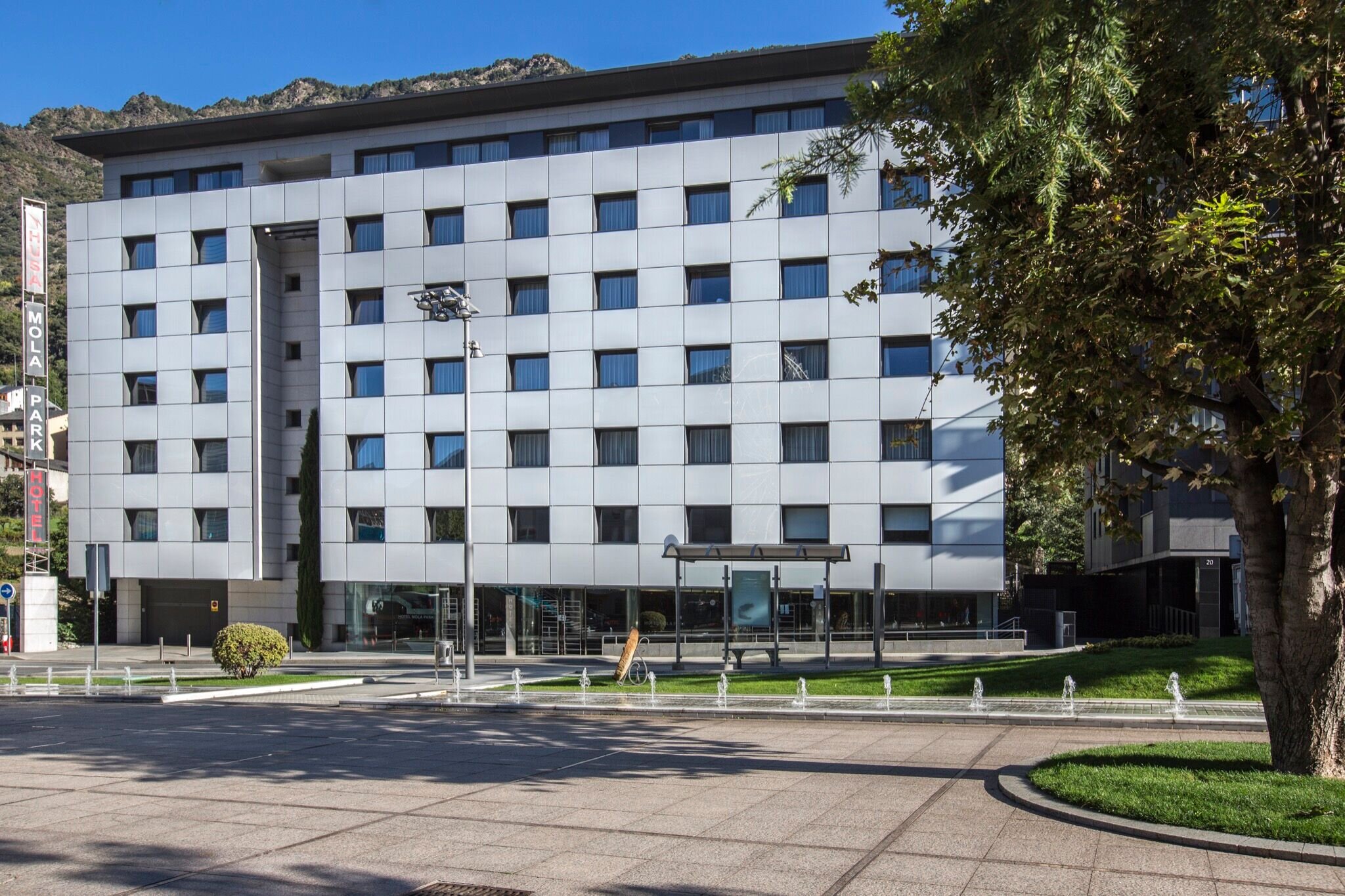 Yomo Mola Park Hotel 3