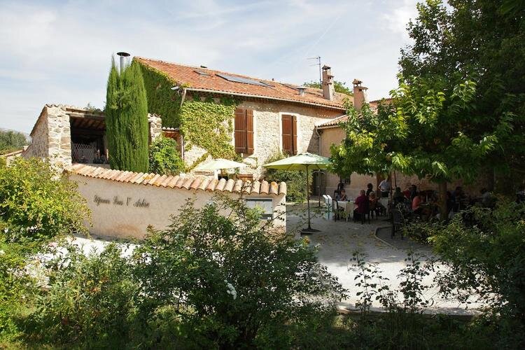 Déjeunez Sous l'Arbre Spa & Resort 3