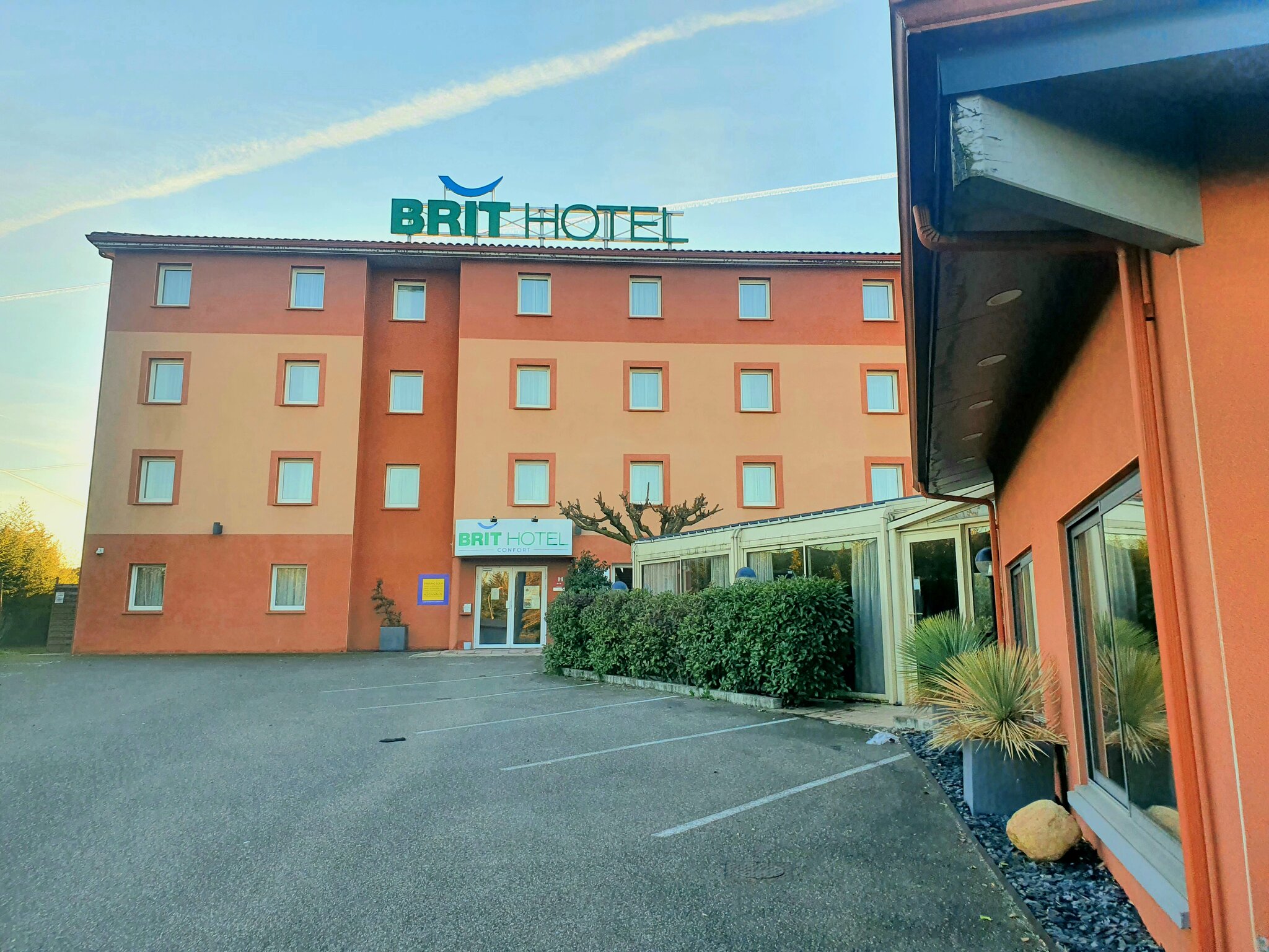 Brit Hotel Confort Montauban 5