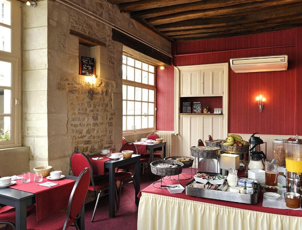 Logis Hôtel Le Puits Doré 3
