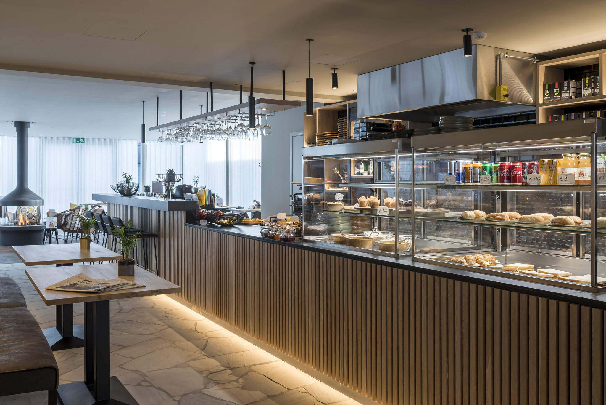 Premier Suites Plus Antwerp 4