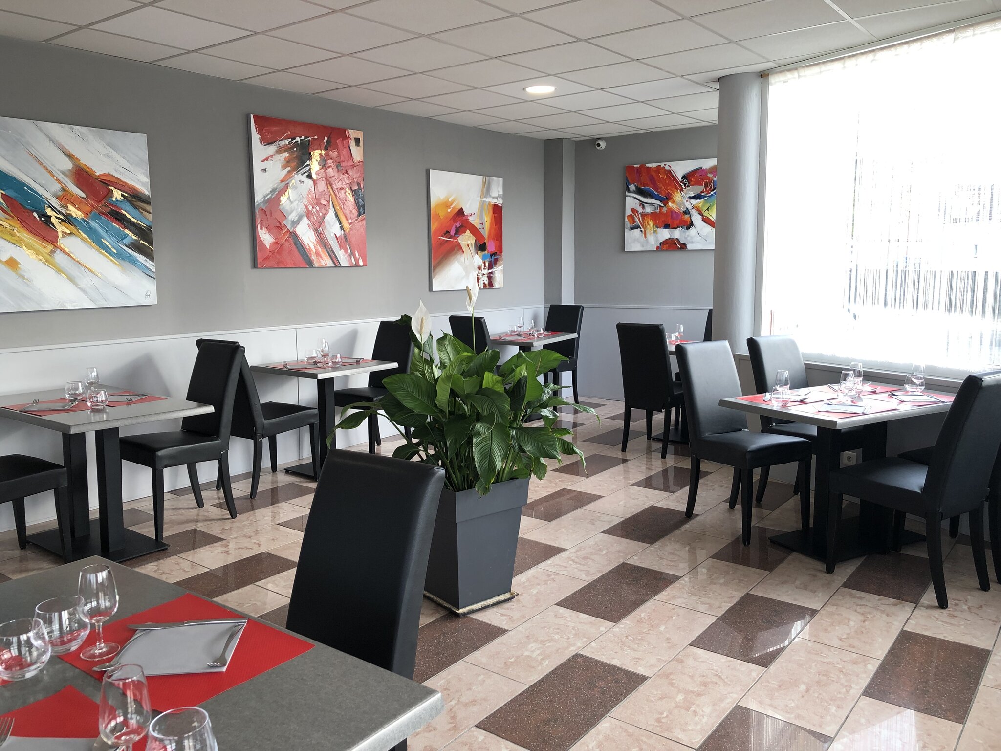 HOTEL RESTAURANT L'ORMICHAL THE ORIGINALS CITY 3