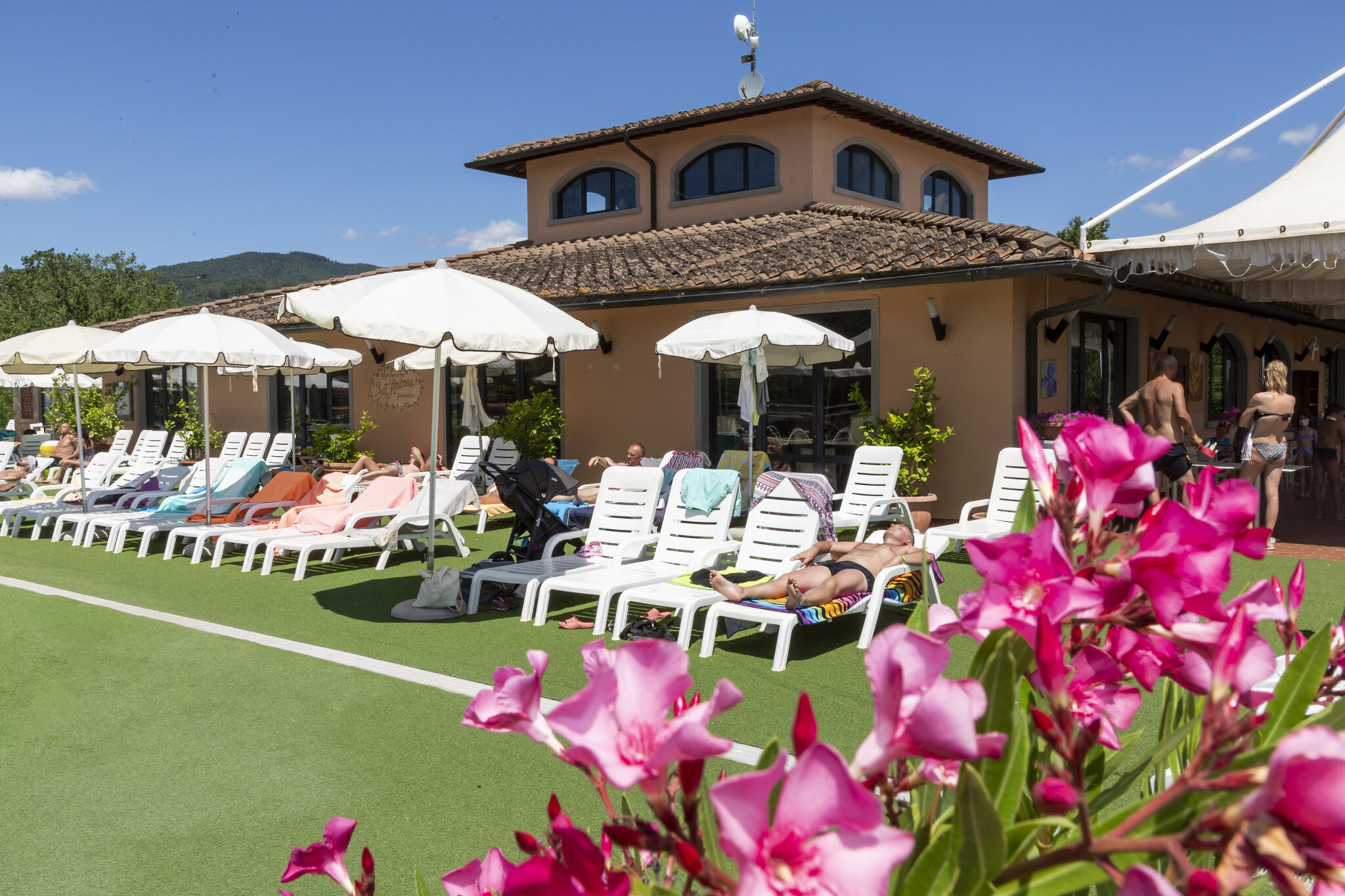 hu Norcenni Girasole village 2