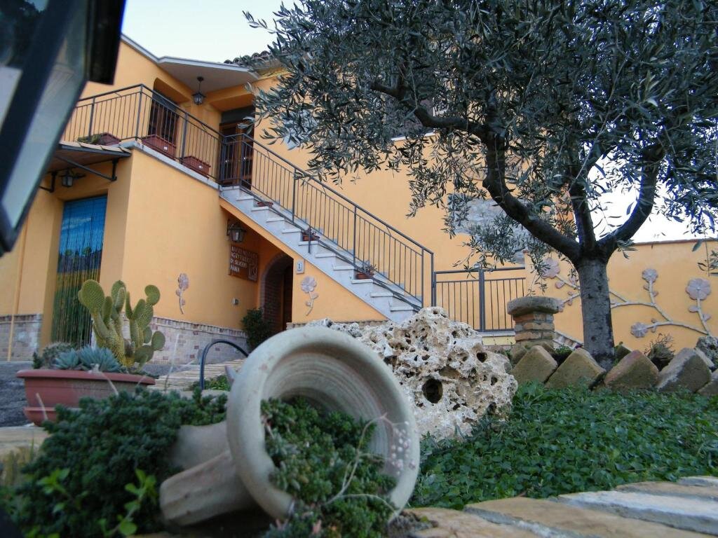 Agriturismo La Vecchia Fontana Borghi 2