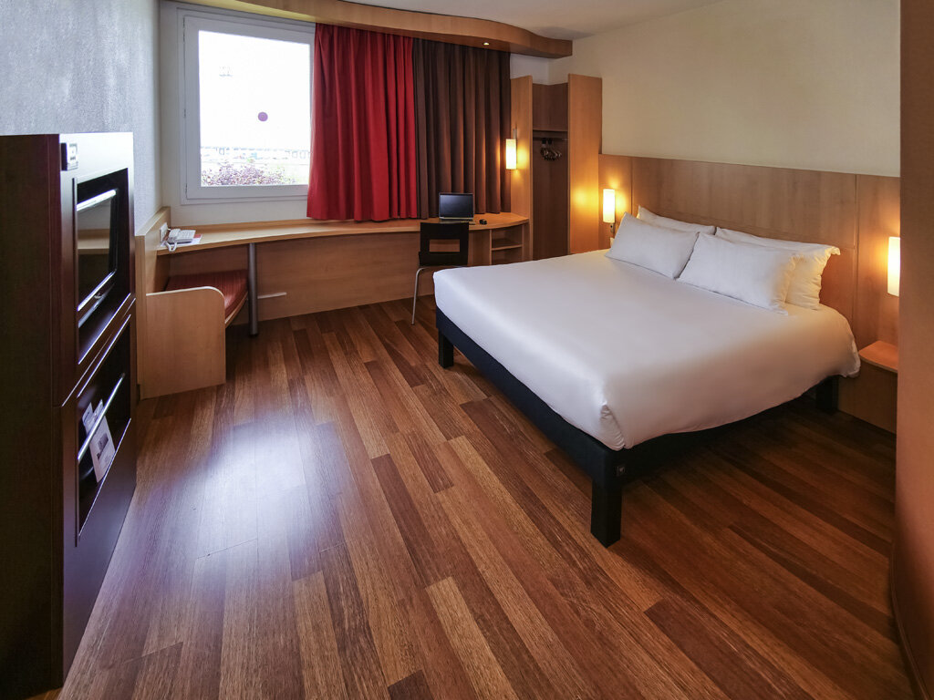 Ibis Nemours 2
