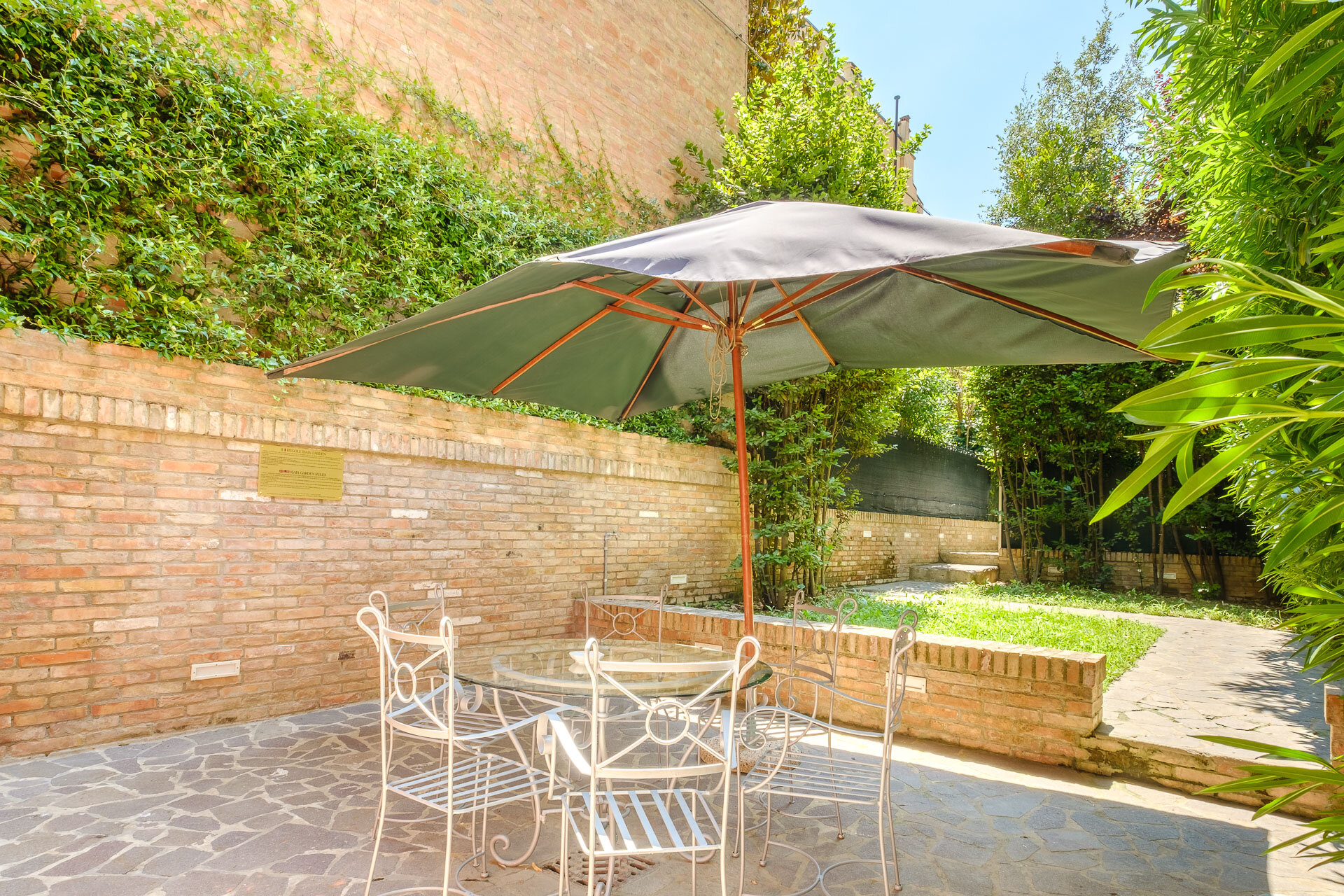Isaia Garden 3