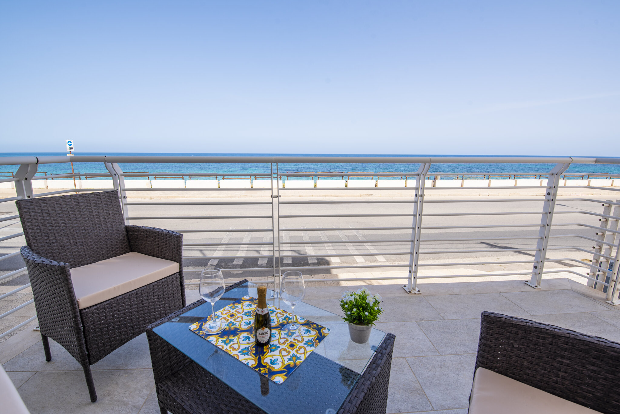White Apartments & Spa 4