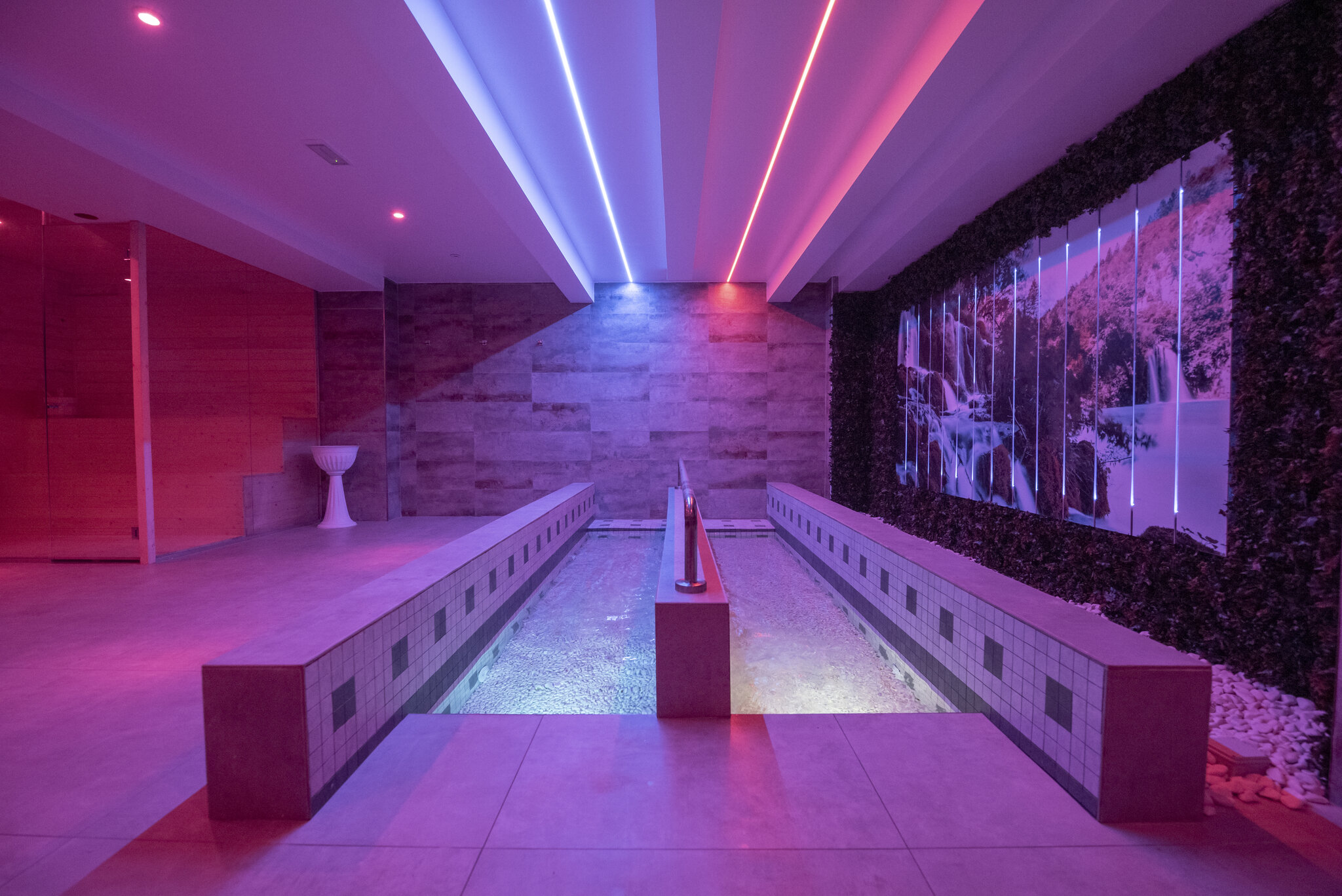 White Apartments & Spa 2