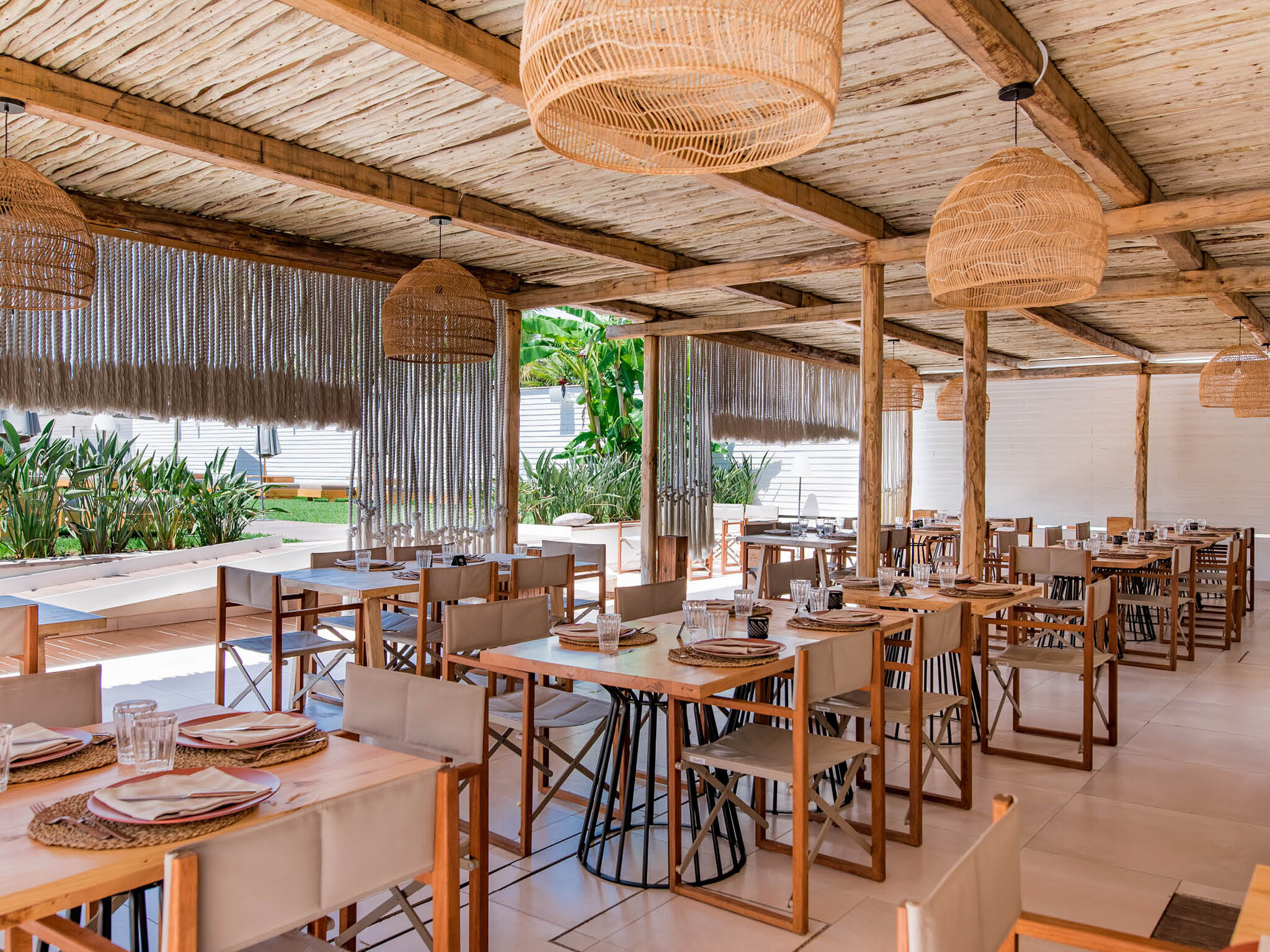 Cumeja Beach Club & Hotel 3