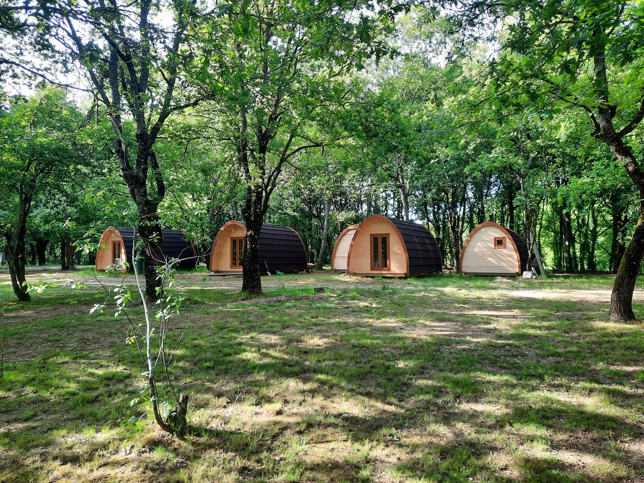 Glamping & Camping Vila de Sarria 2