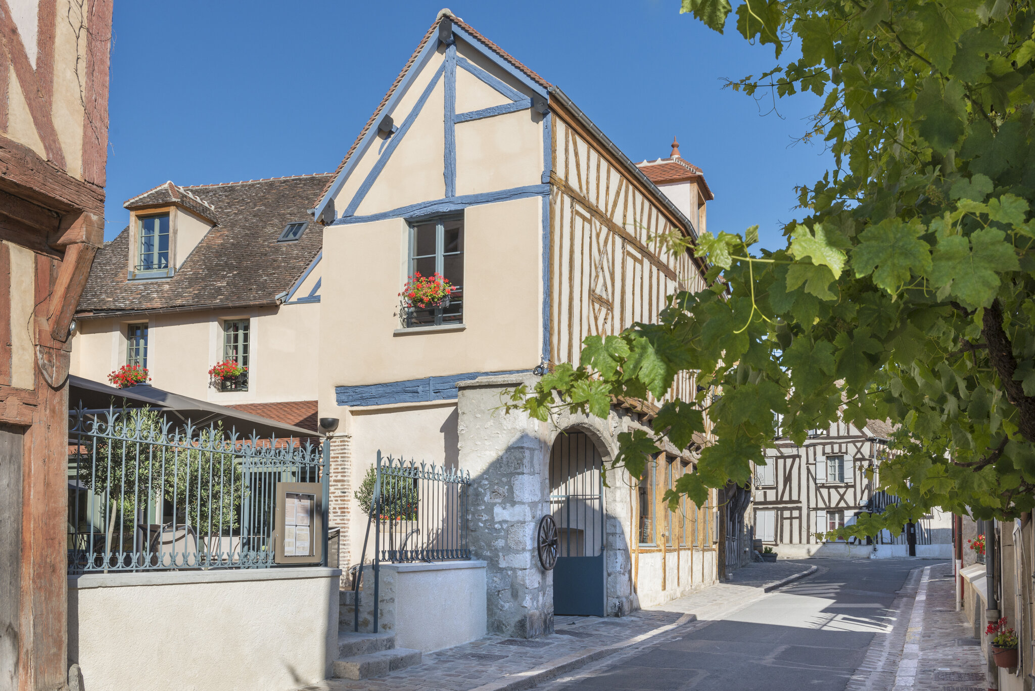 Hôtel Aux Vieux Remparts 5