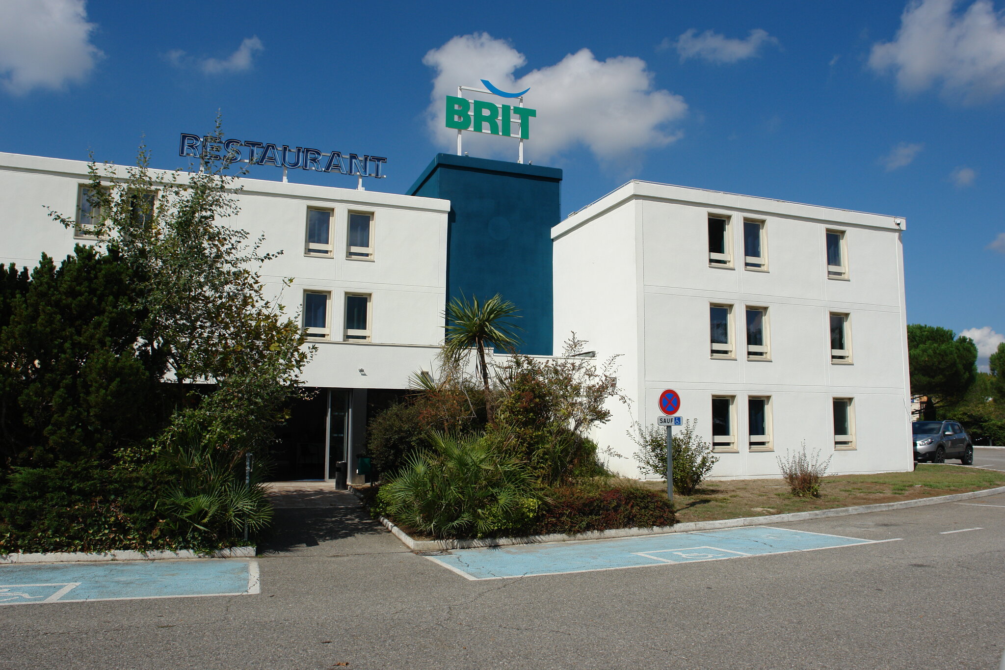 Brit Hotel Marseille Aéroport 3