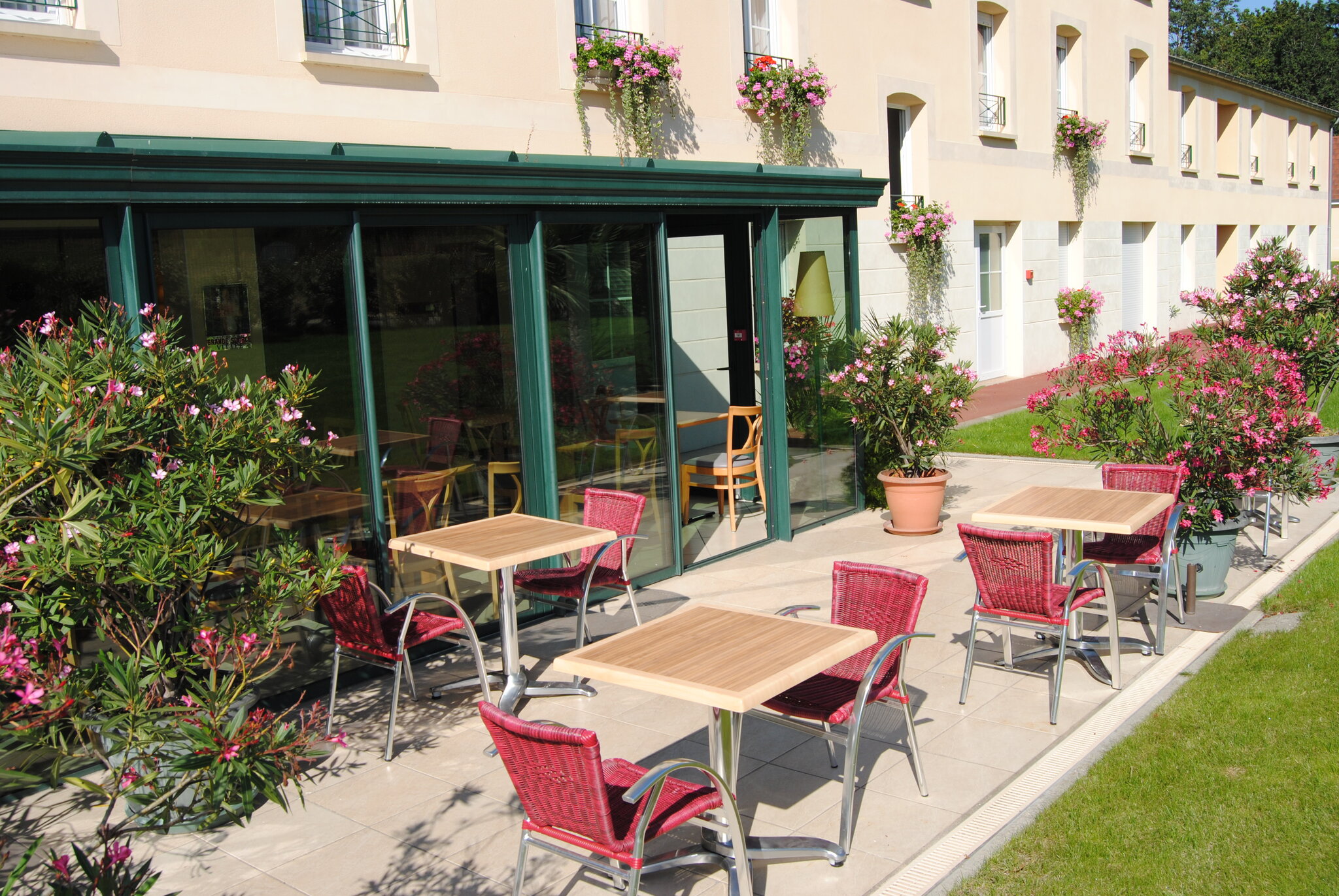 Brit Hotel Châteaudun 2