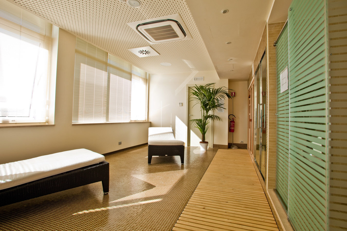 Breaking Business Hotel 5