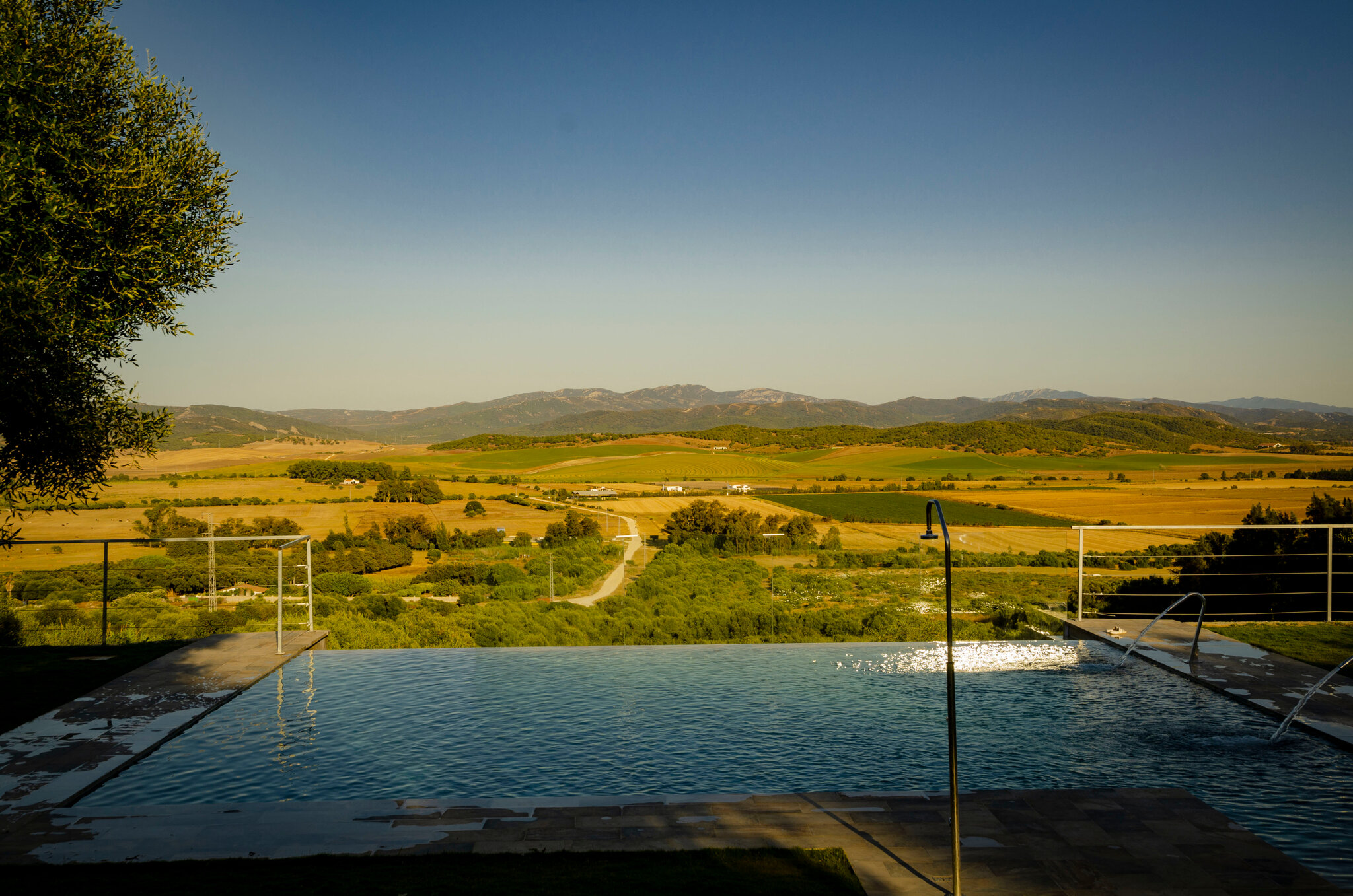 Hostal & Restaurante Benalup Golf 4