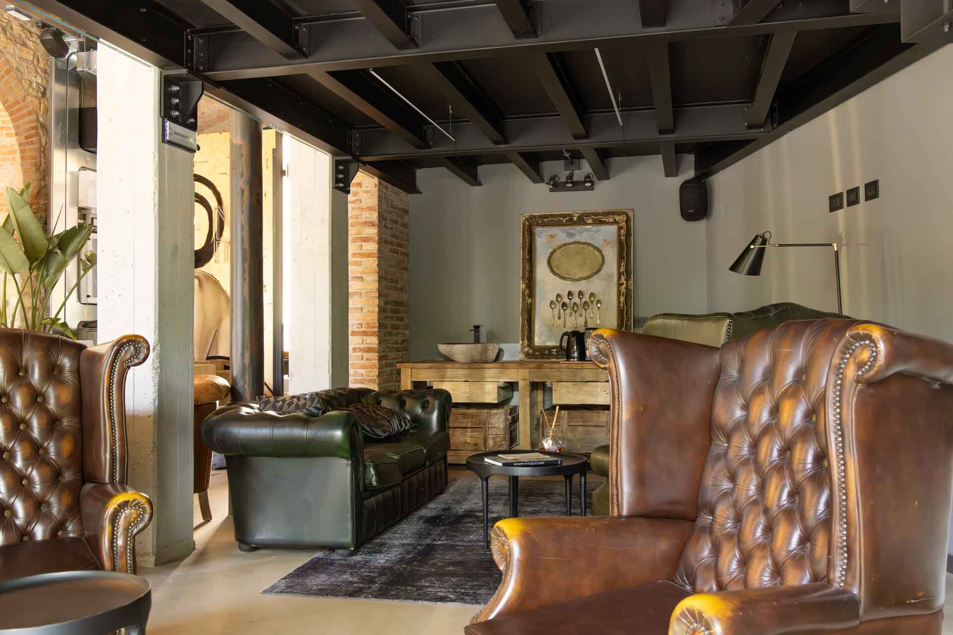 AR Suites&Art 5