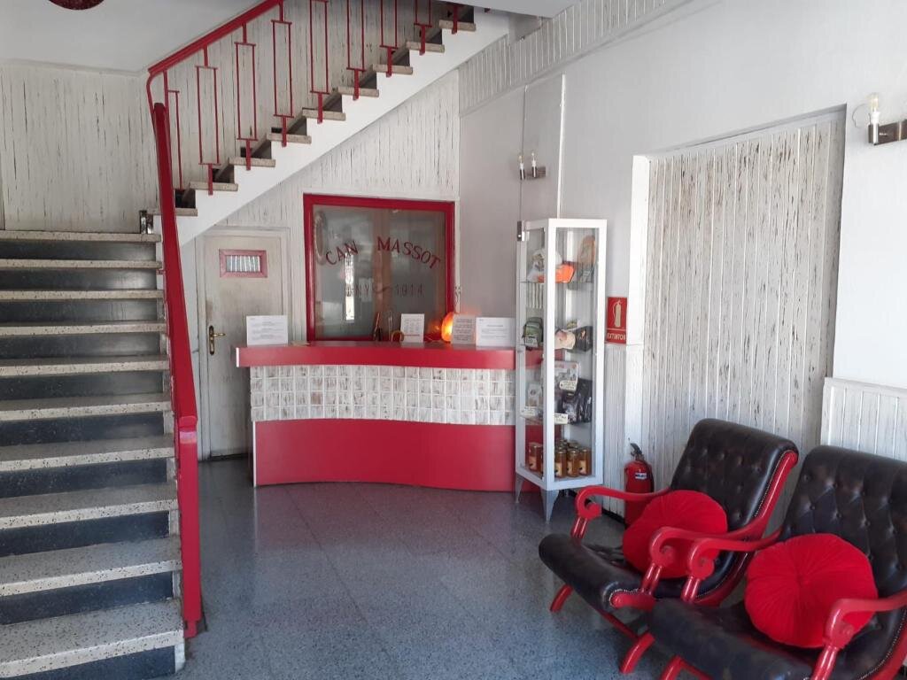 Hostal Can Massot 3