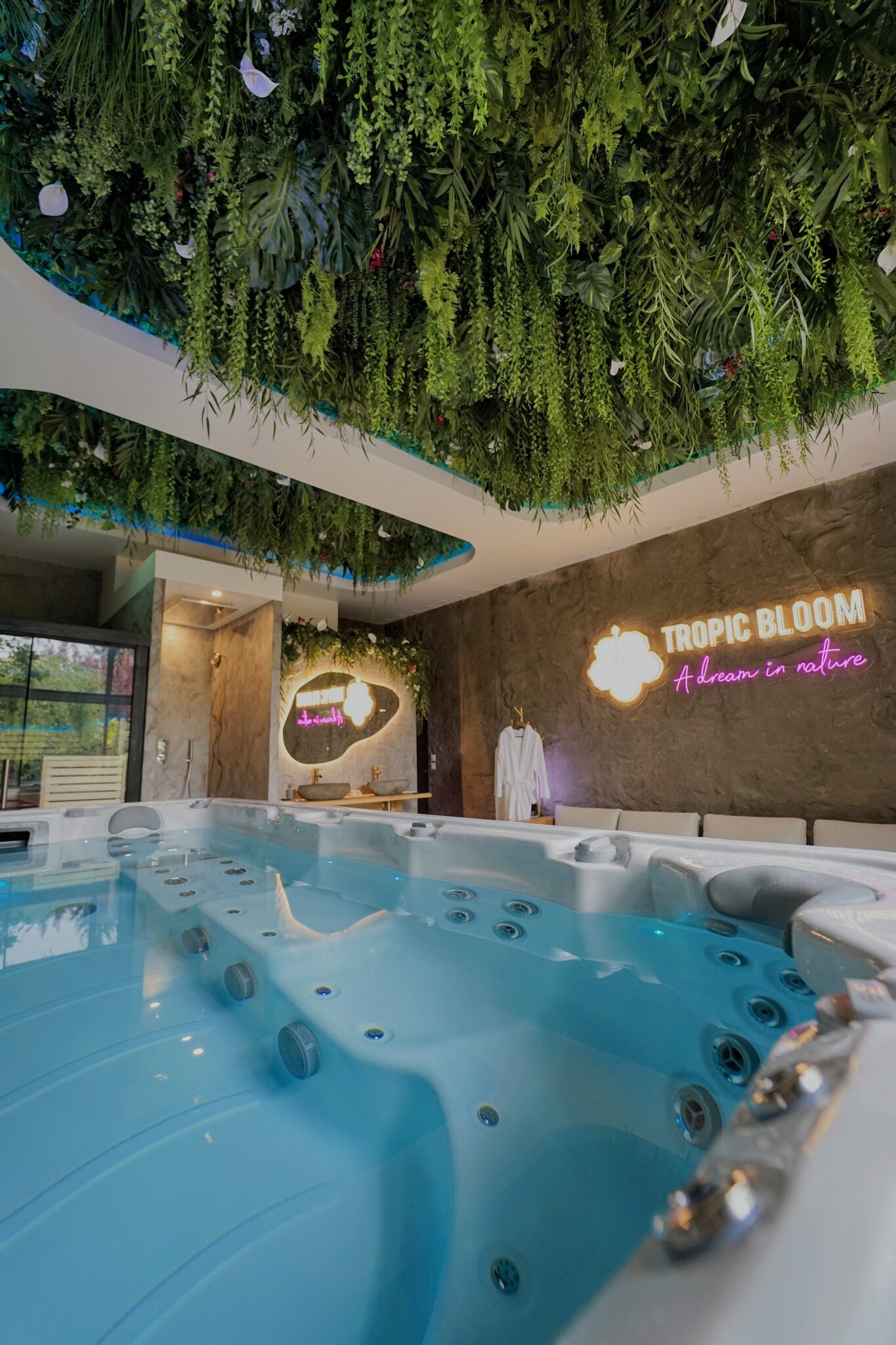 Tropic Bloom Spa 4