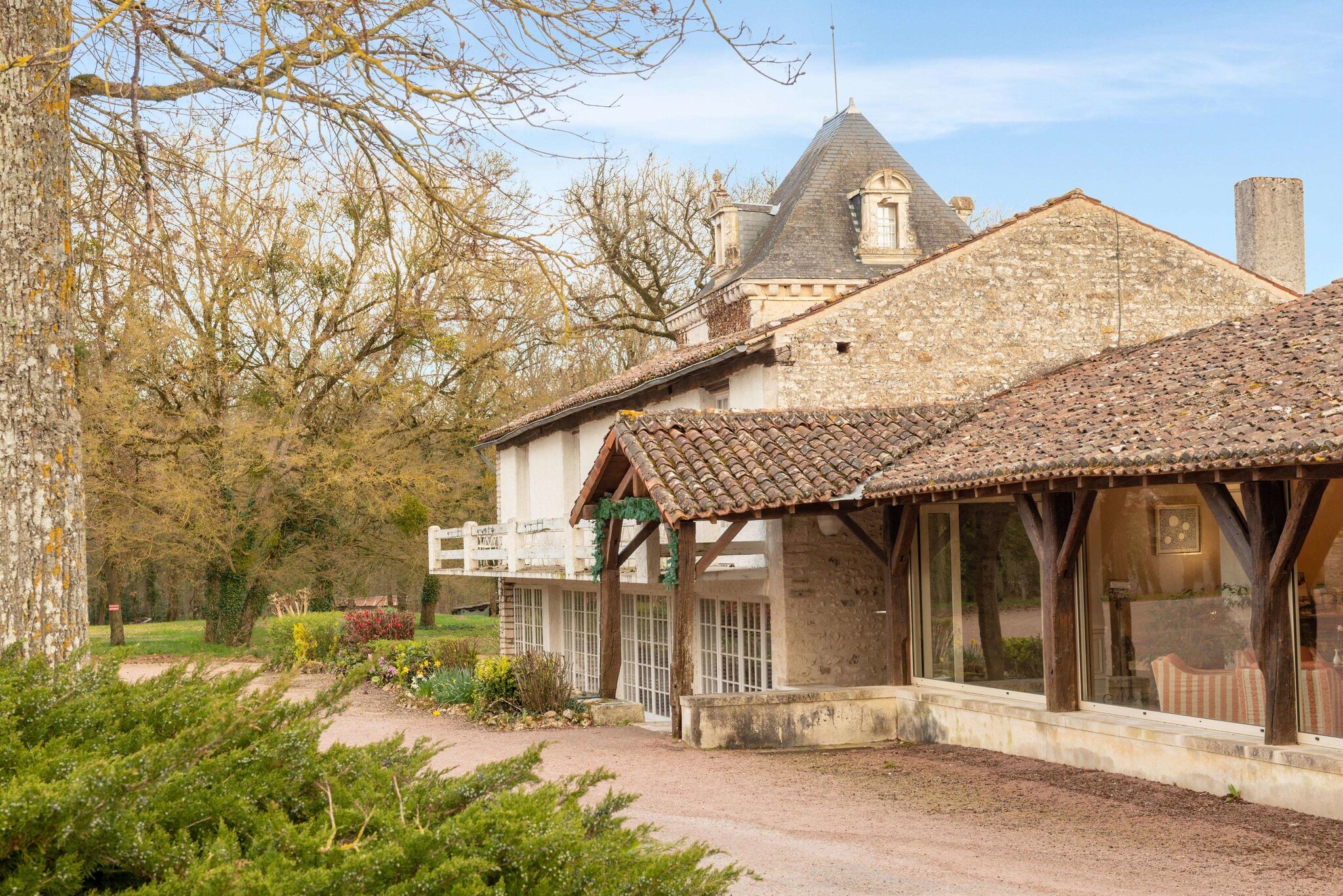 Château de Périgny, The Originals Relais 4