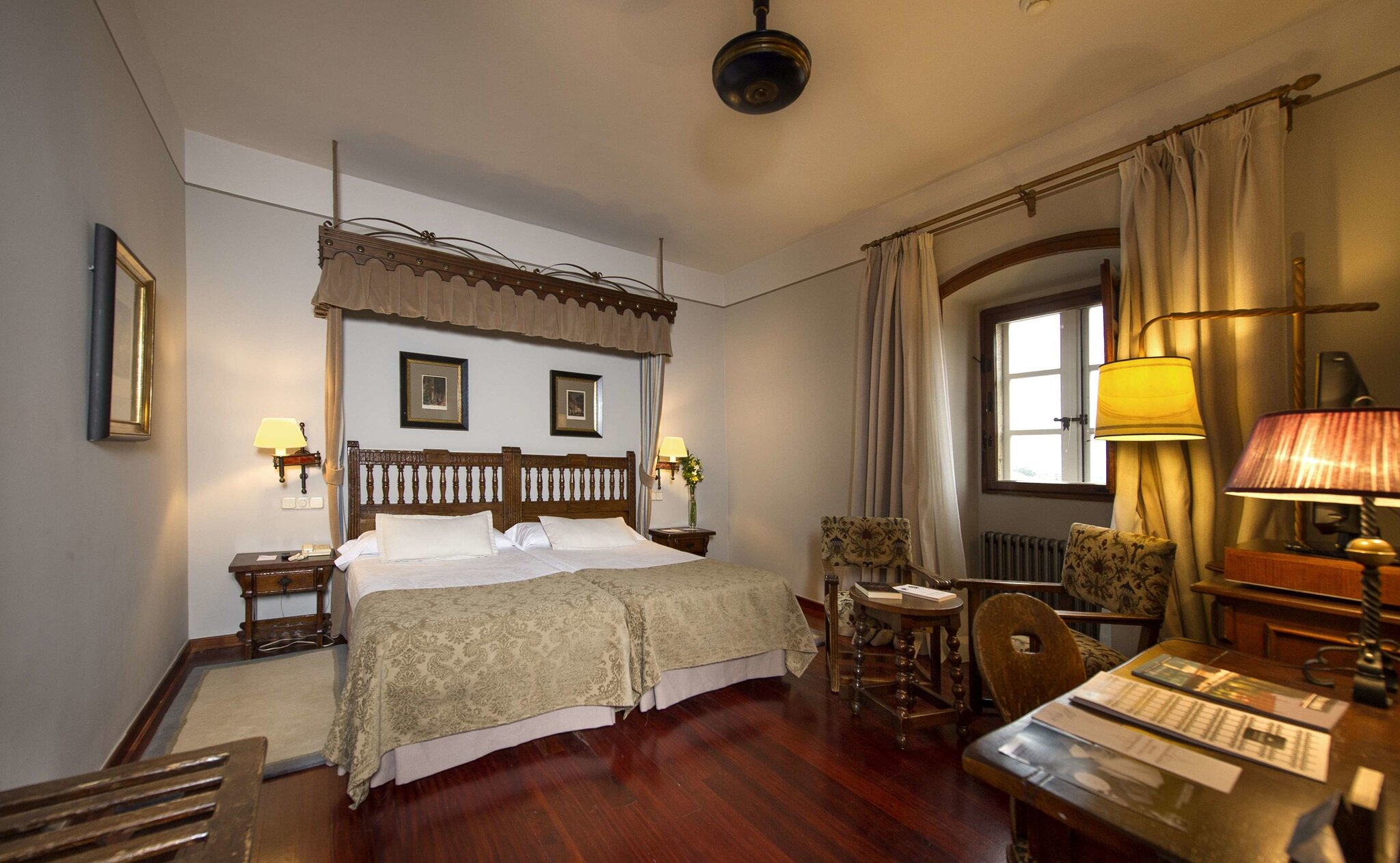 Parador Hostal Dos Reis CatólicosG.L. 2