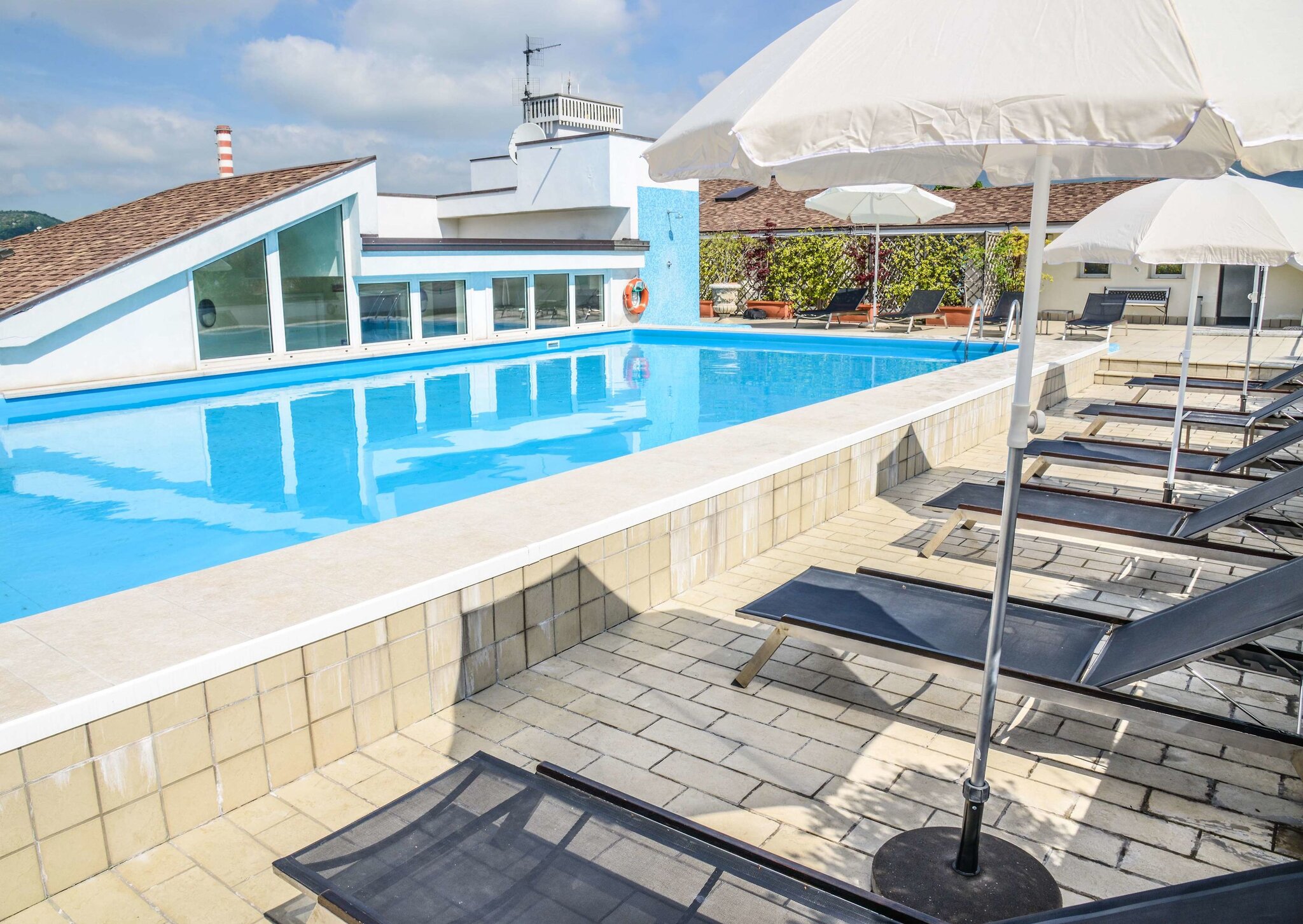 Regal Hotel & Apartments 4