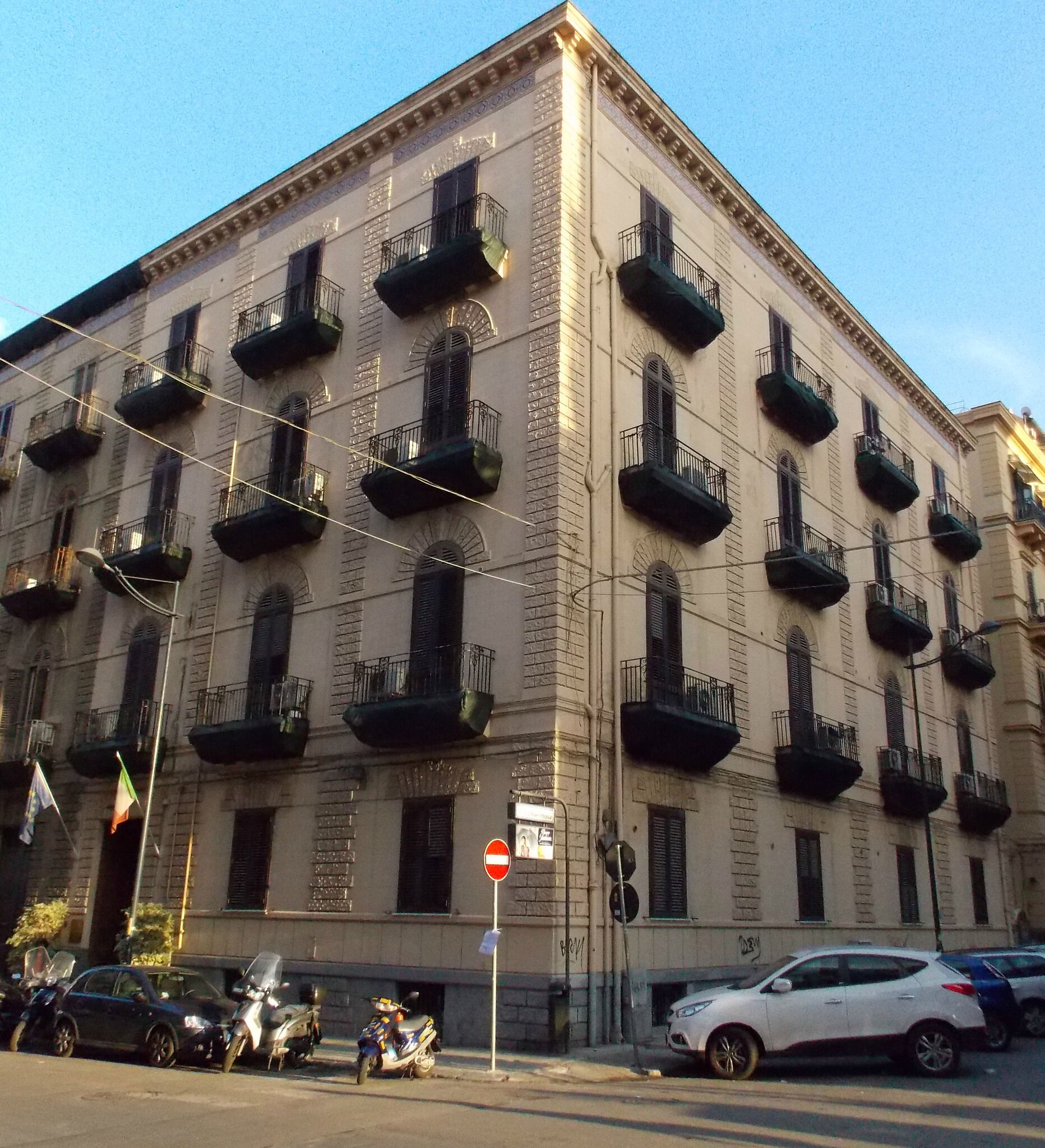 Hotel Tonic 2
