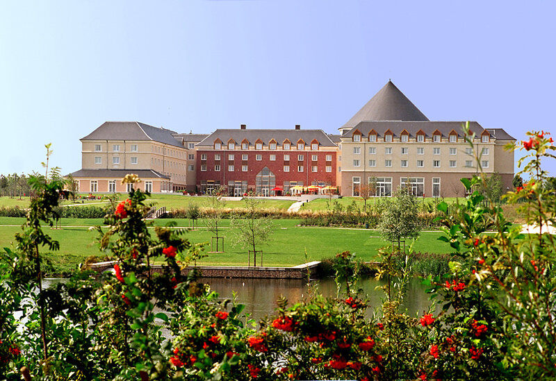 Grand Magic Hotel 4
