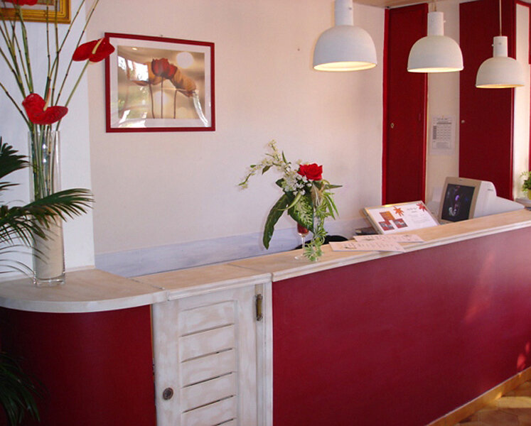 Hôtel Adonis Six-Fours-les-Plages 4