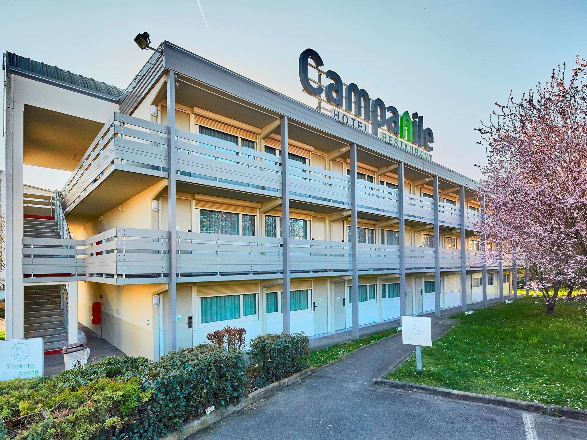 Hôtel Campanile Chelles 4
