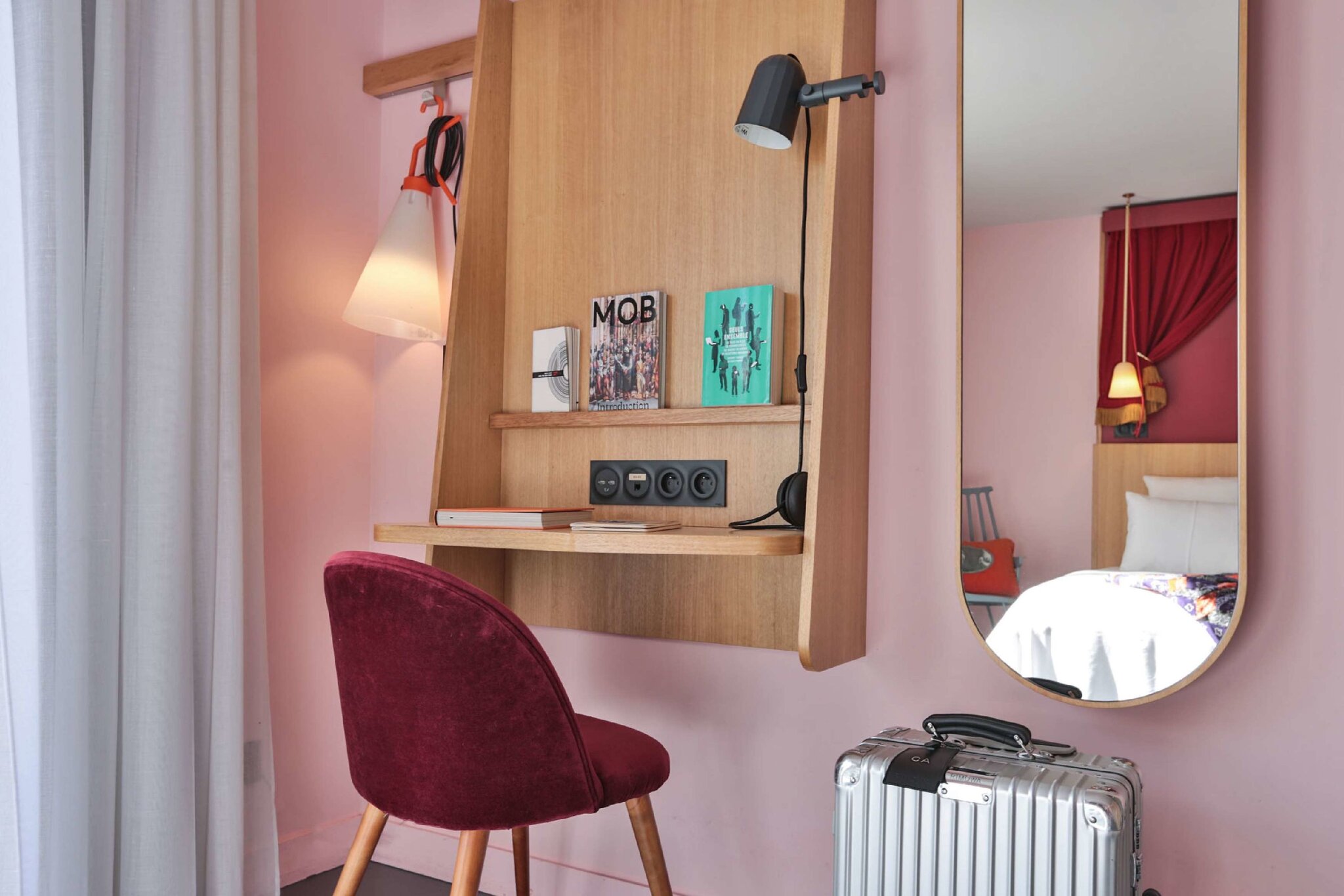 Mob Hôtel Paris Les Puces 5
