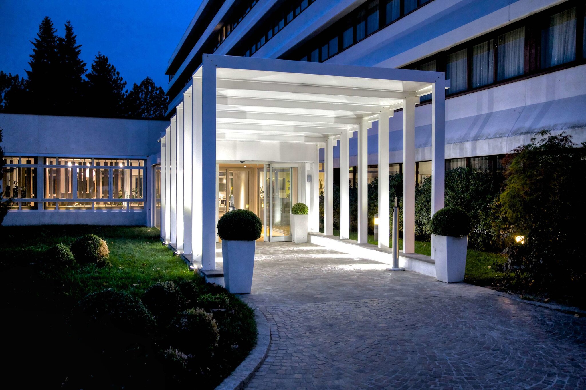 Living Place Hotel 4