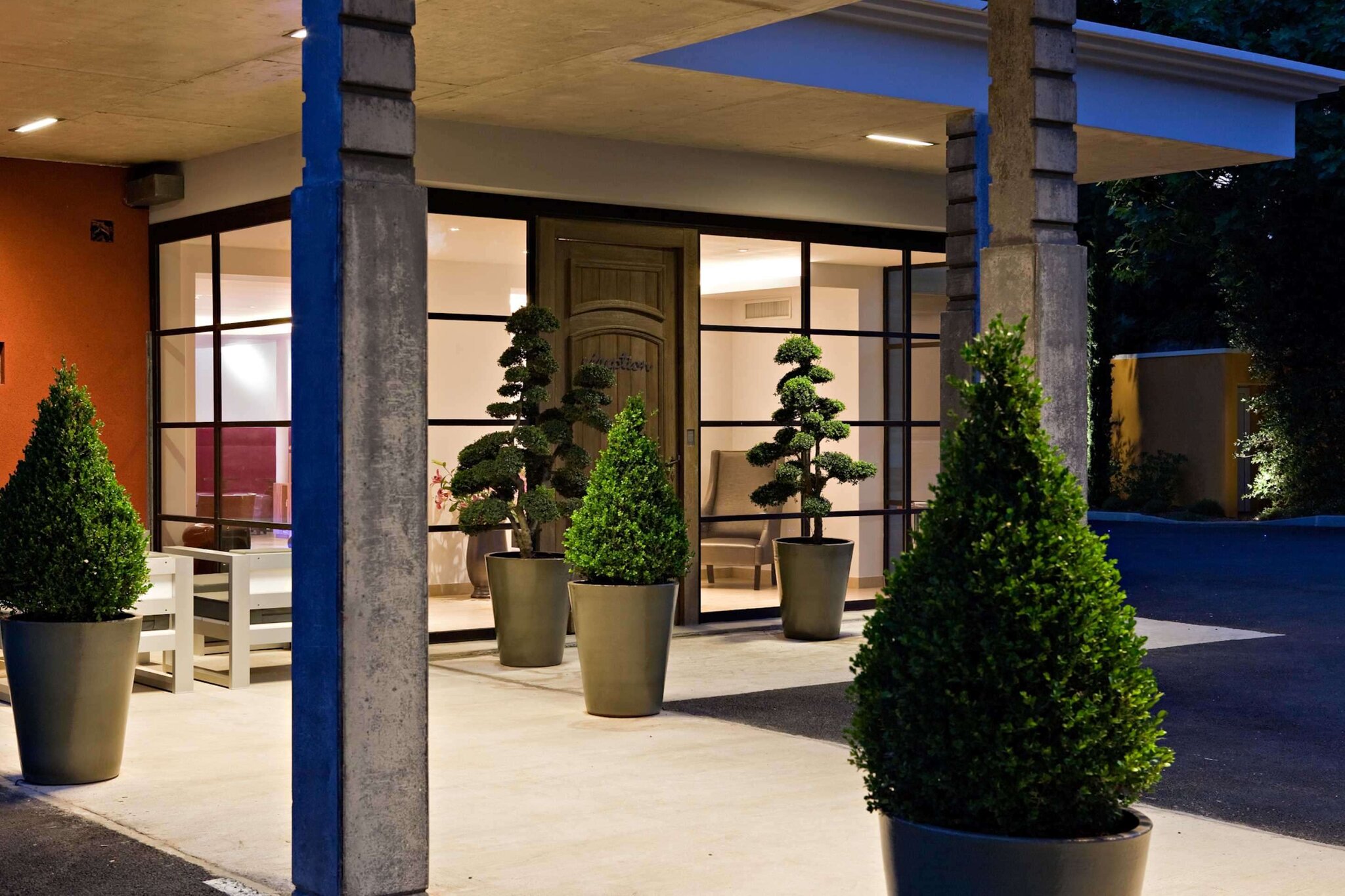Best Western Plus Hôtel Le Lavarin 4