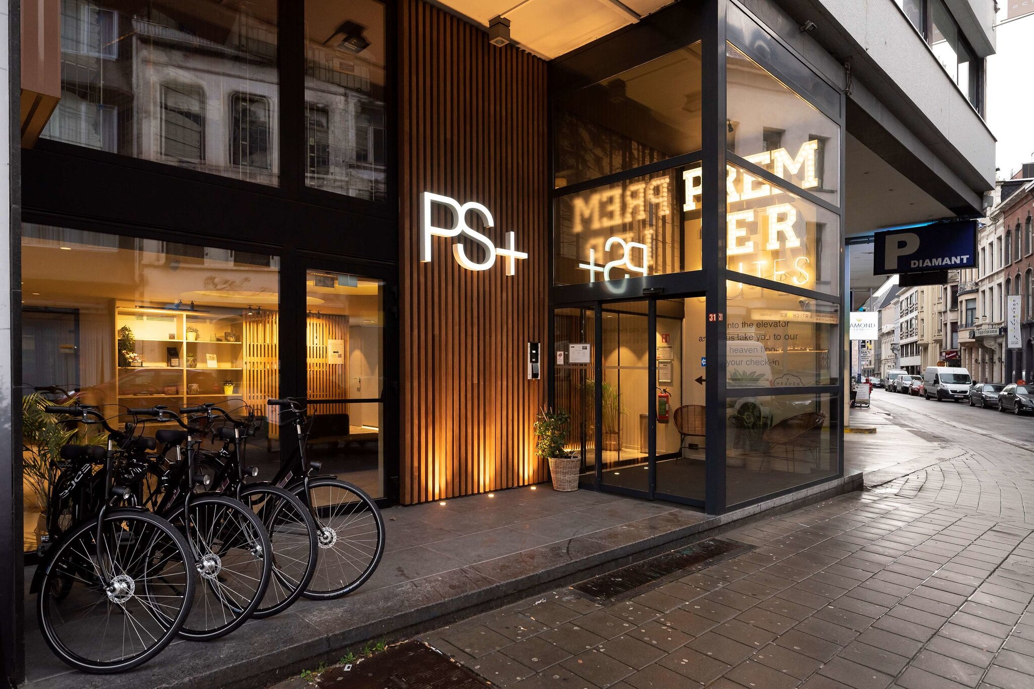 Premier Suites Plus Antwerp 2