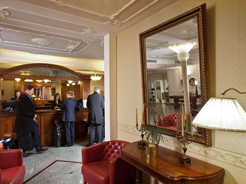Hotel Plaza 5